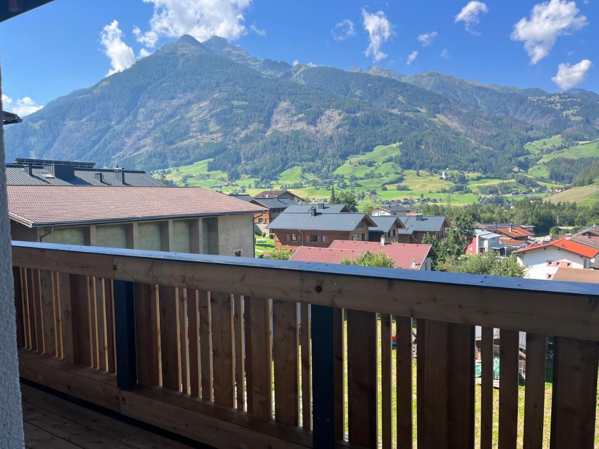 Mit Wunderschoener Bergkulisse